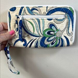 Vera Bradley Mediterranean White Lay Flat Zip Around Quilted Wallet/Wristlet
